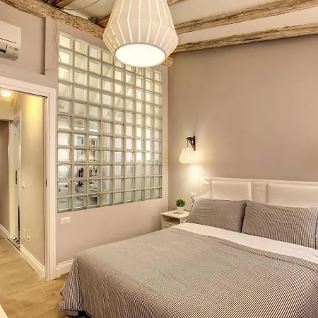 Attic With Terrace By Trevi Fountain Apartman *