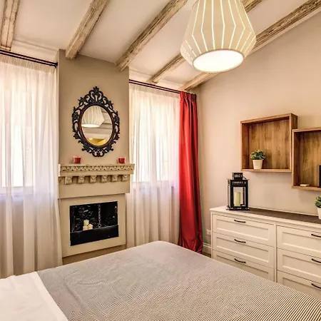Attic With Terrace By Trevi Fountain Apartment Rome