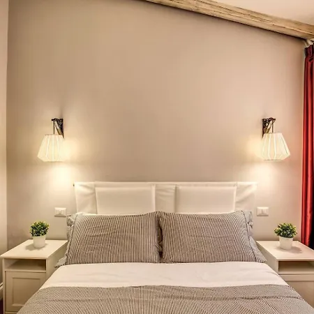 Attic With Terrace By Trevi Fountain *