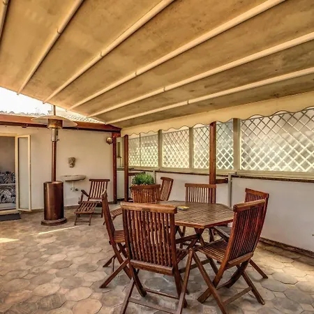 Attic With Terrace By Trevi Fountain Apartman