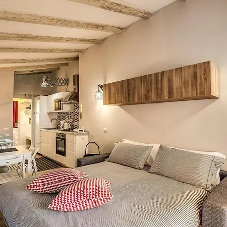 Attic With Terrace By Trevi Fountain